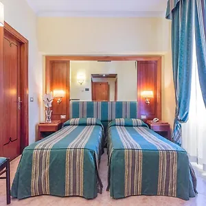 Hotel Raeli Lux